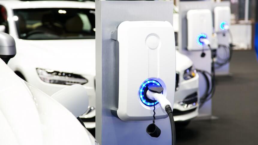 Which country is leading the electric cars market in 2021?