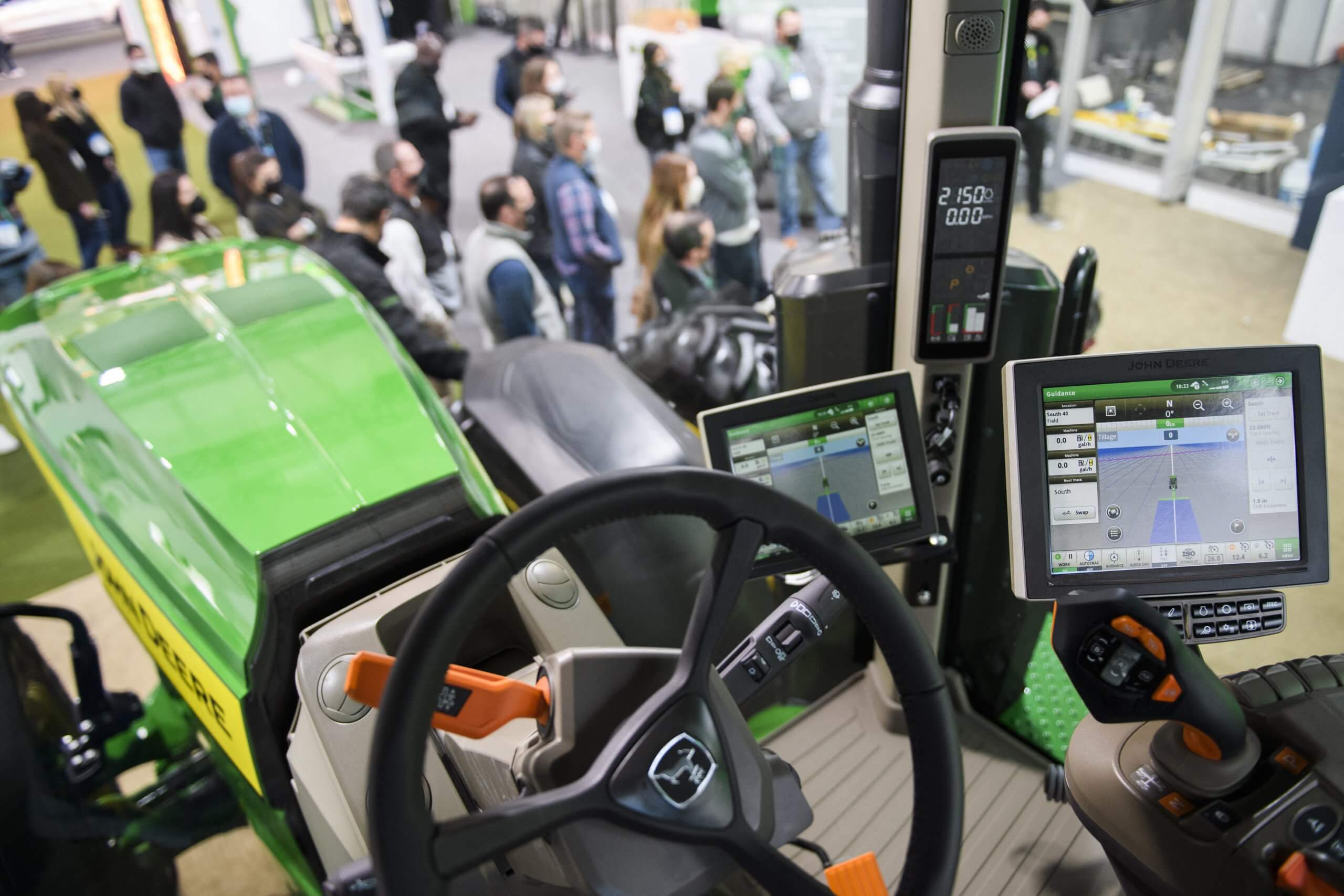 This is the first time that JohnDeere company will bring a robot tractor fully to market, after previous attempts to automate farming in the US failed to pay off.