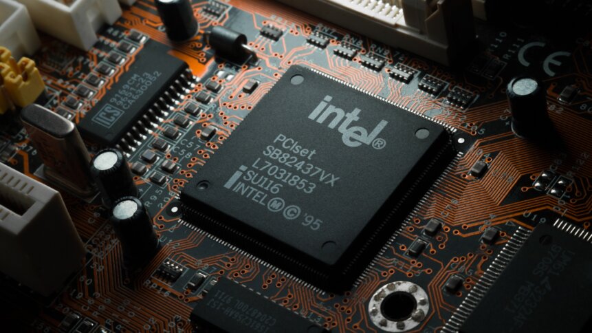 Intel to manufacture future custom 5G SoC for Ericsson on 18A process technology.  Source: Shutterstock