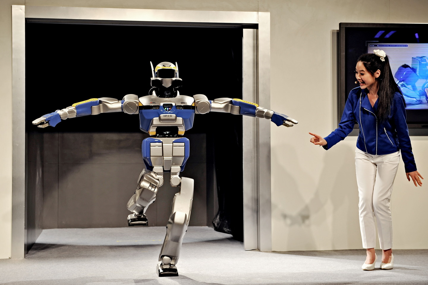 Can the robot with senses bring something new to Japan?